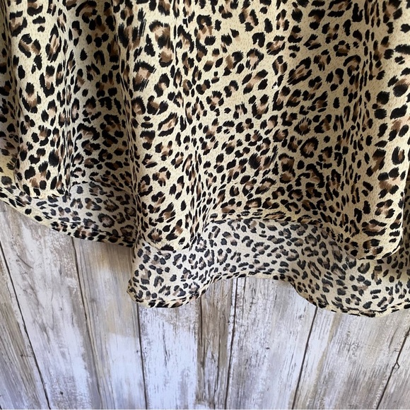 Jodifl Leopard Popover Blouse - Picture 4 of 6